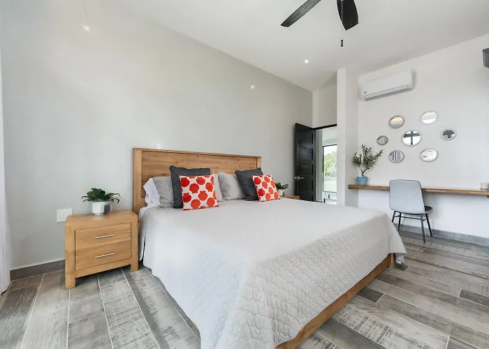 Cgt - 5-bedroom In Exclusive Beachfront Community