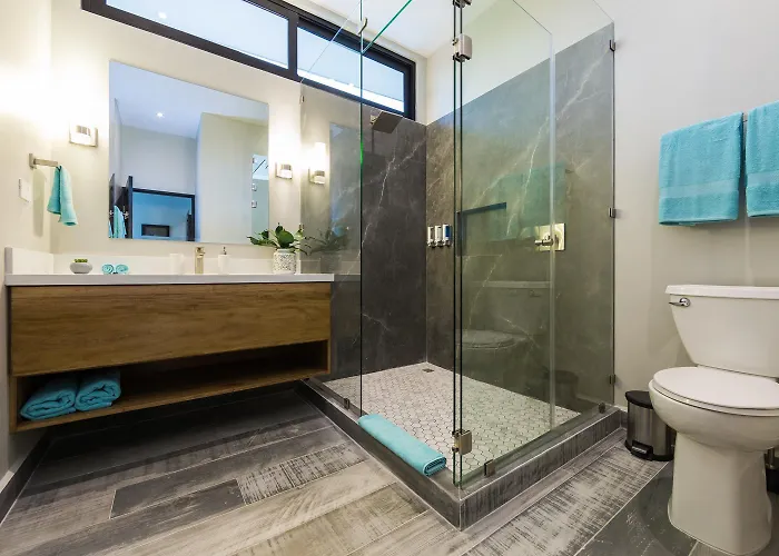 Cgt - 5-bedroom In Exclusive Beachfront Community Villa Tamarindo