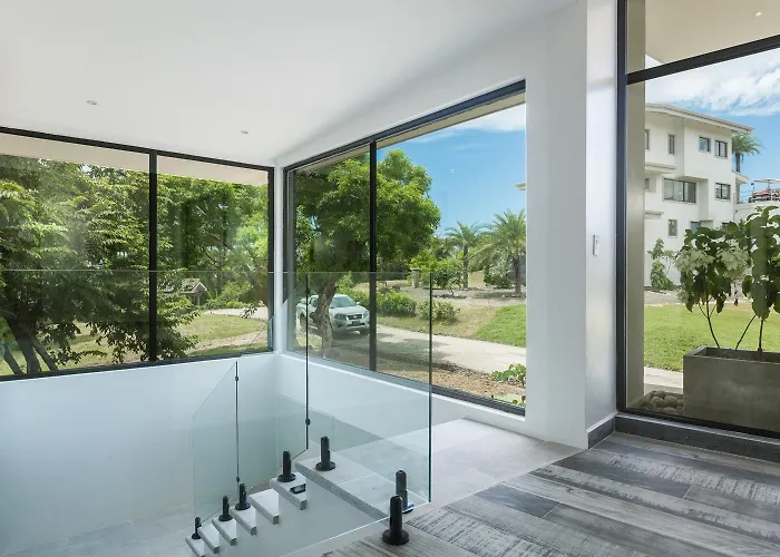 Cgt - 5-bedroom In Exclusive Beachfront Community Villa *